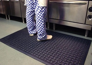 The Benefits of Rubber Mats in Commercial Kitchens - Manufacturing Today