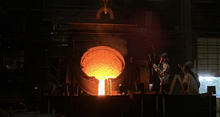 Foundry pouring molten metal