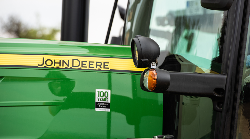 John Deere logo on tractor to support Trump tariffs article