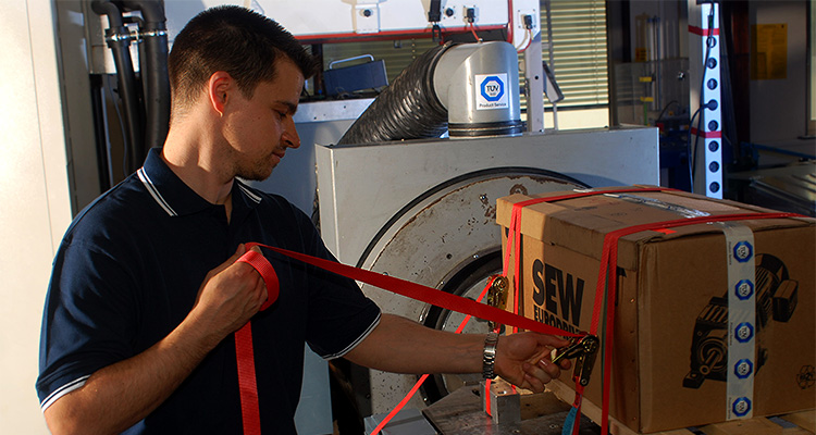 Man sealing package with straps