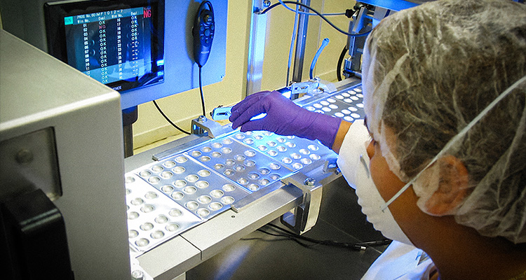 technician working in Mikart's non-GMP small-scale laboratory