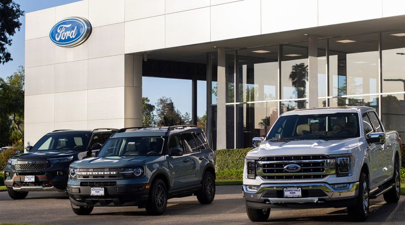 Ford rides SUV demand while rivals double down on EVs 2025 Ford Expedition SUV parked at assembly plant during peak production season
