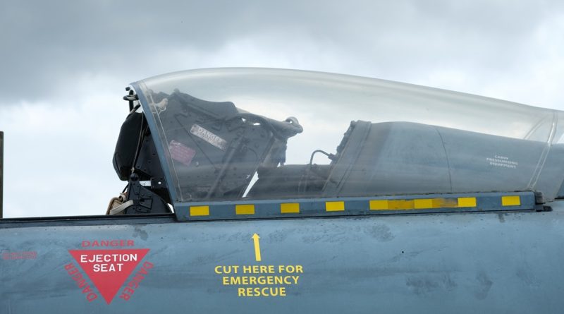 Fighter jet ejector seat