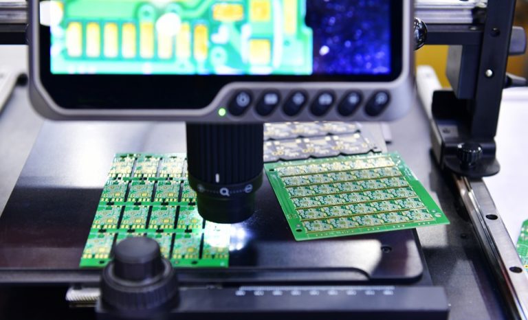 Microscope inspecting electronics component