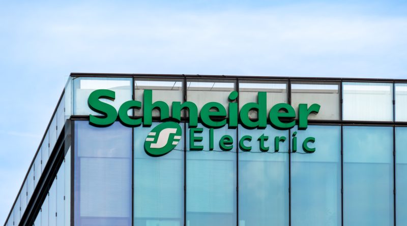 Automated manufacturing production line illustrating the industrial software applications of Schneider Electric's proposed PTC acquisition.
